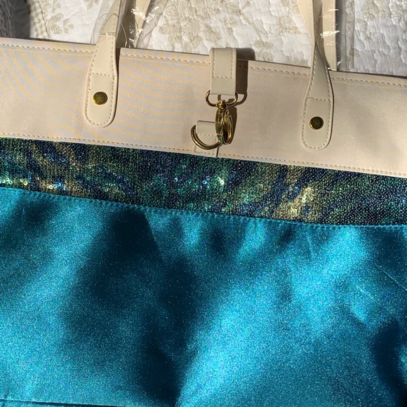 Fun tote! - Picture 2 of 3